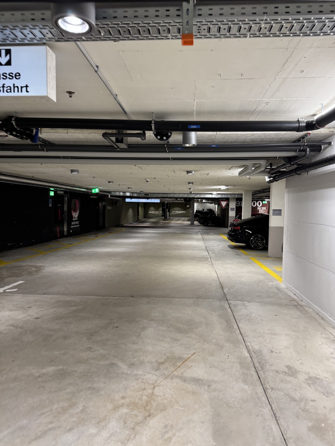 Underground slot, photo 1 of 4