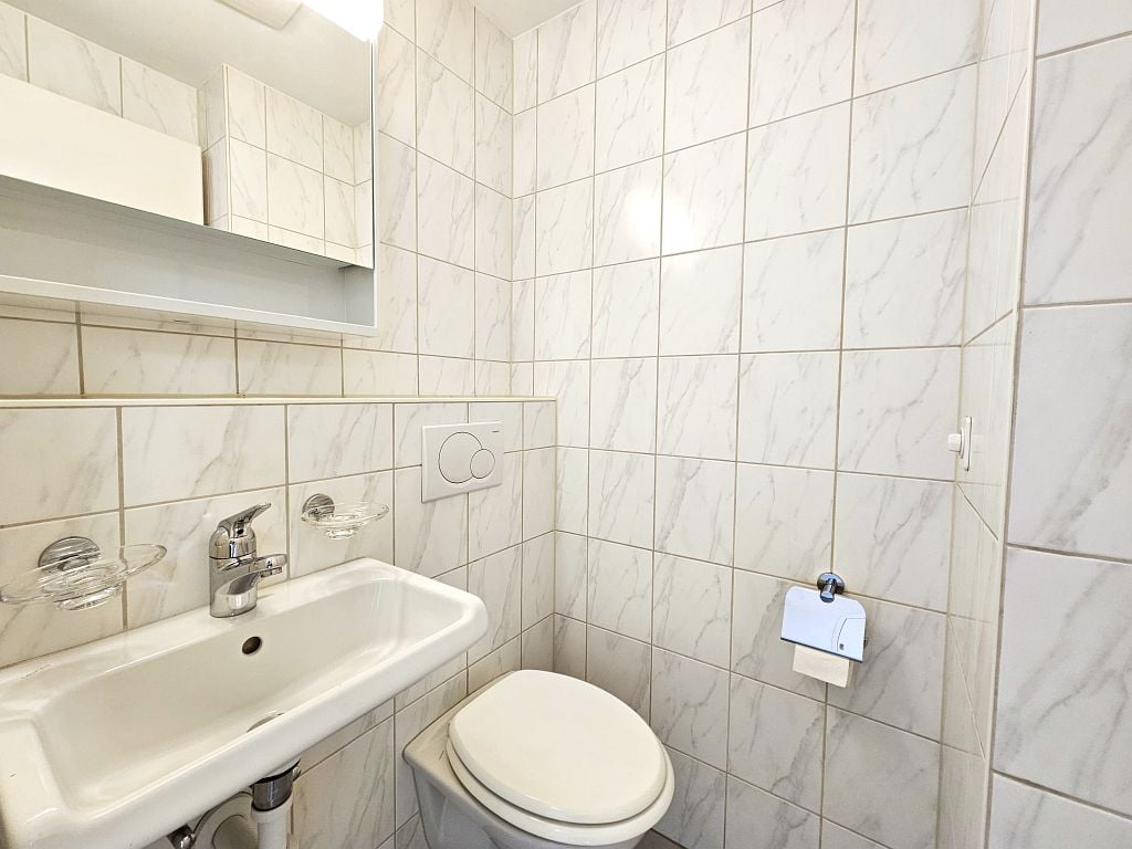 61m² shop