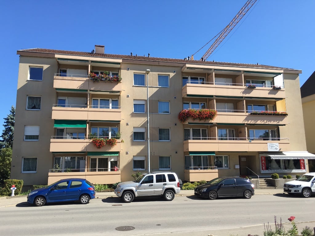 61m² shop