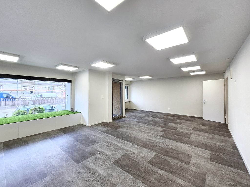 61m² shop
