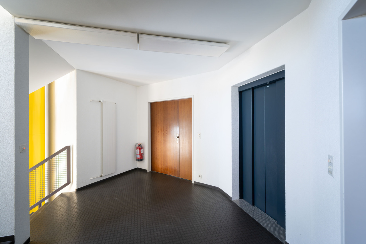 837m² office, photo 1 of 10