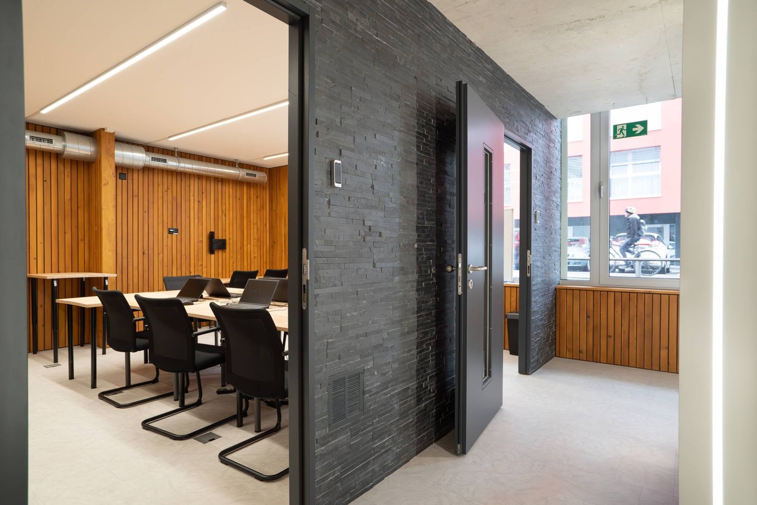 156m² arcade, photo 2 of 8