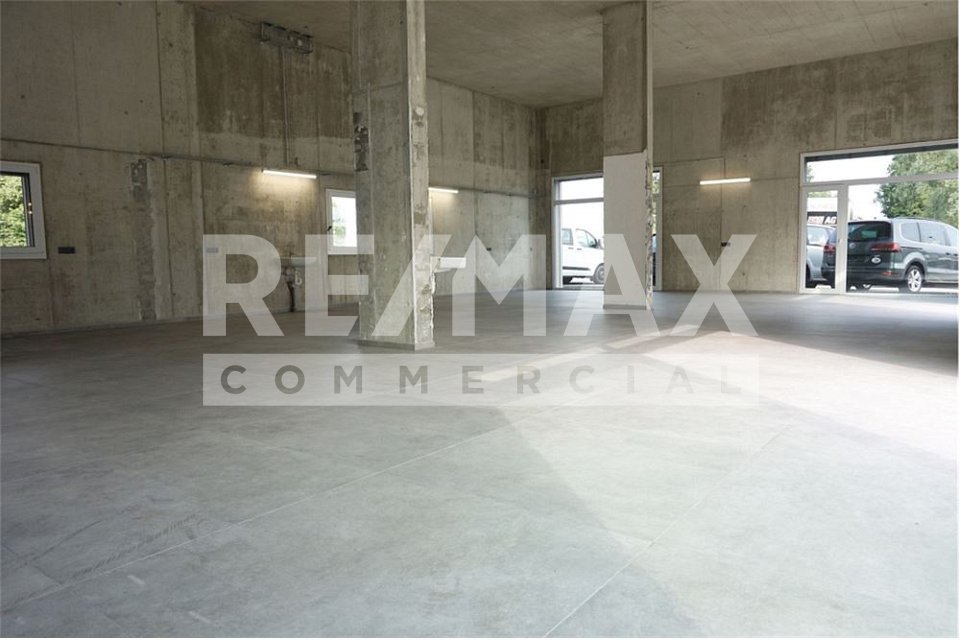200m² commercial