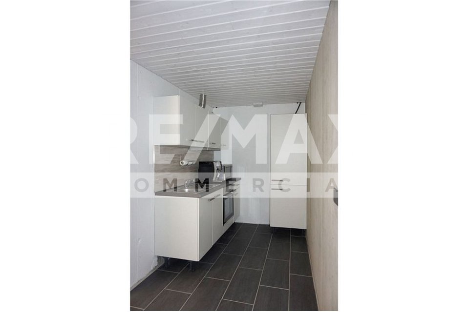 200m² commercial