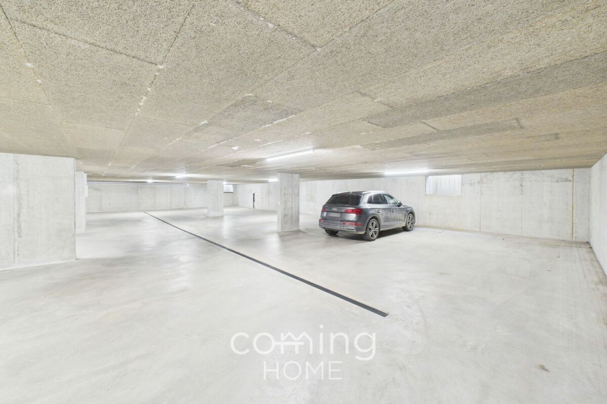 455m² commercial, photo 1 of 10