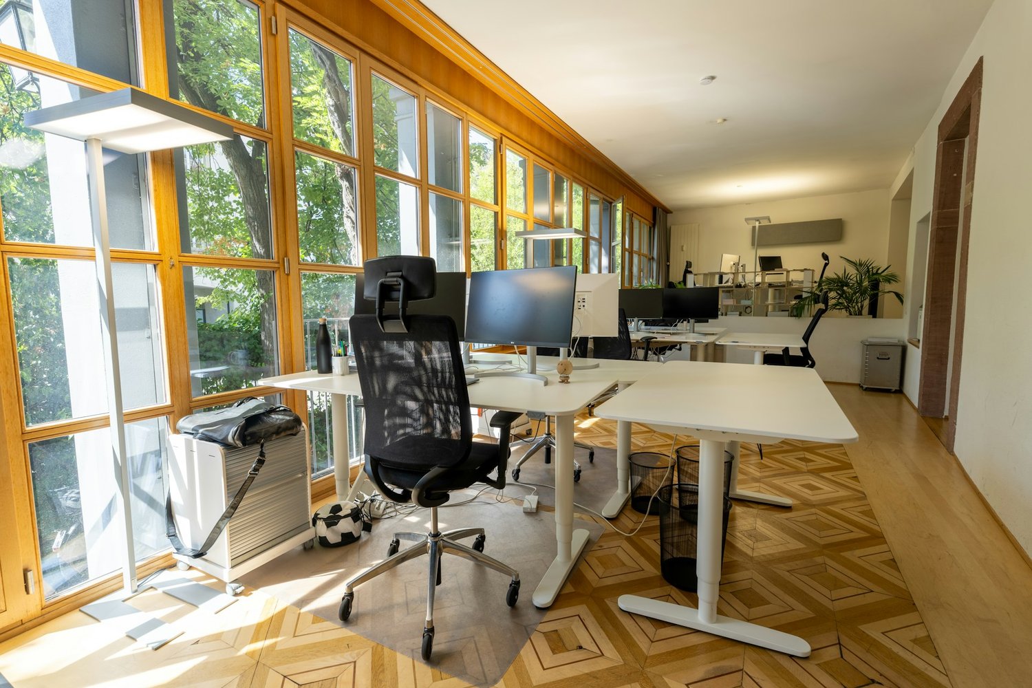 195m² office, photo 1 of 10