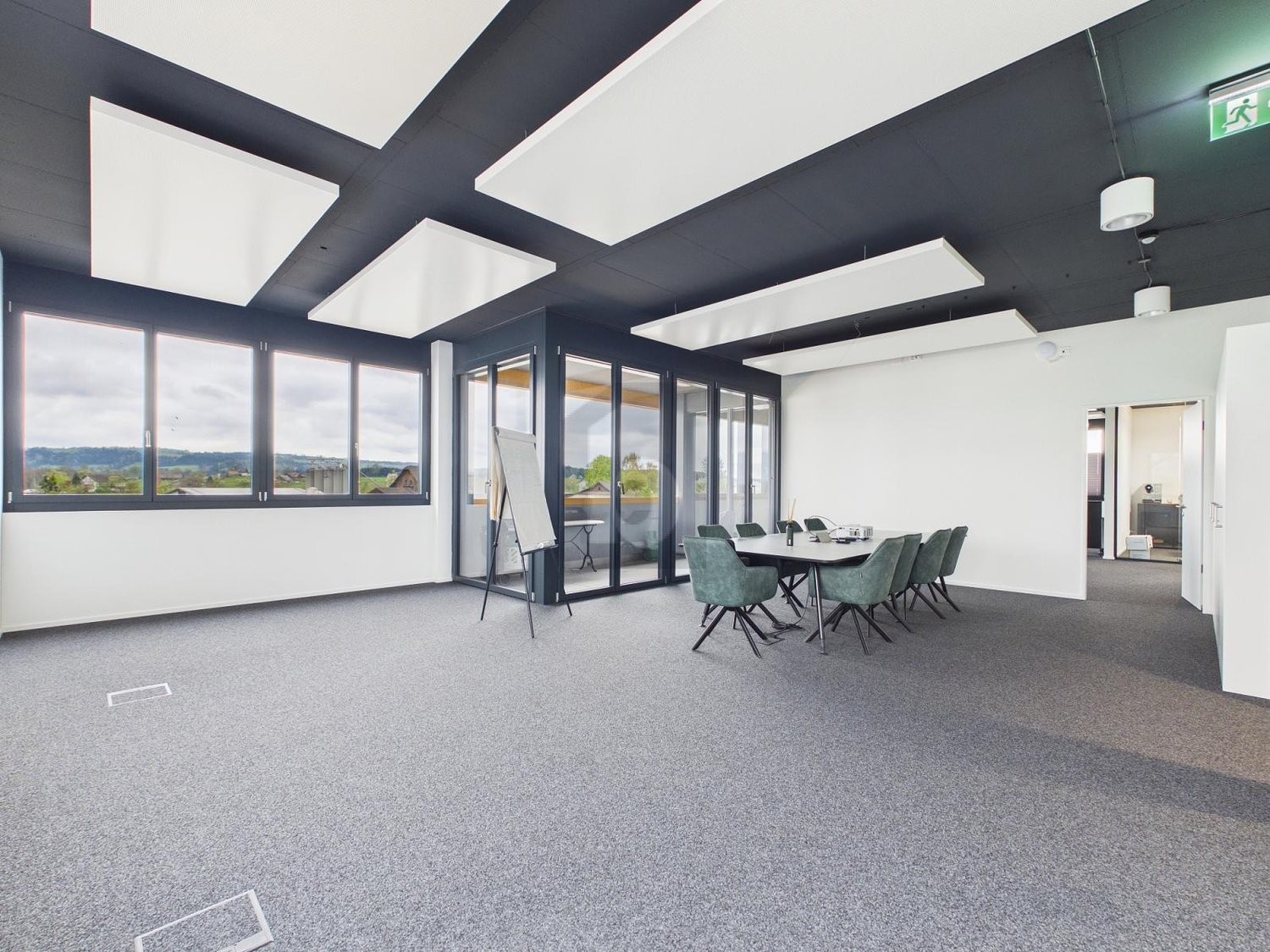 310m² office