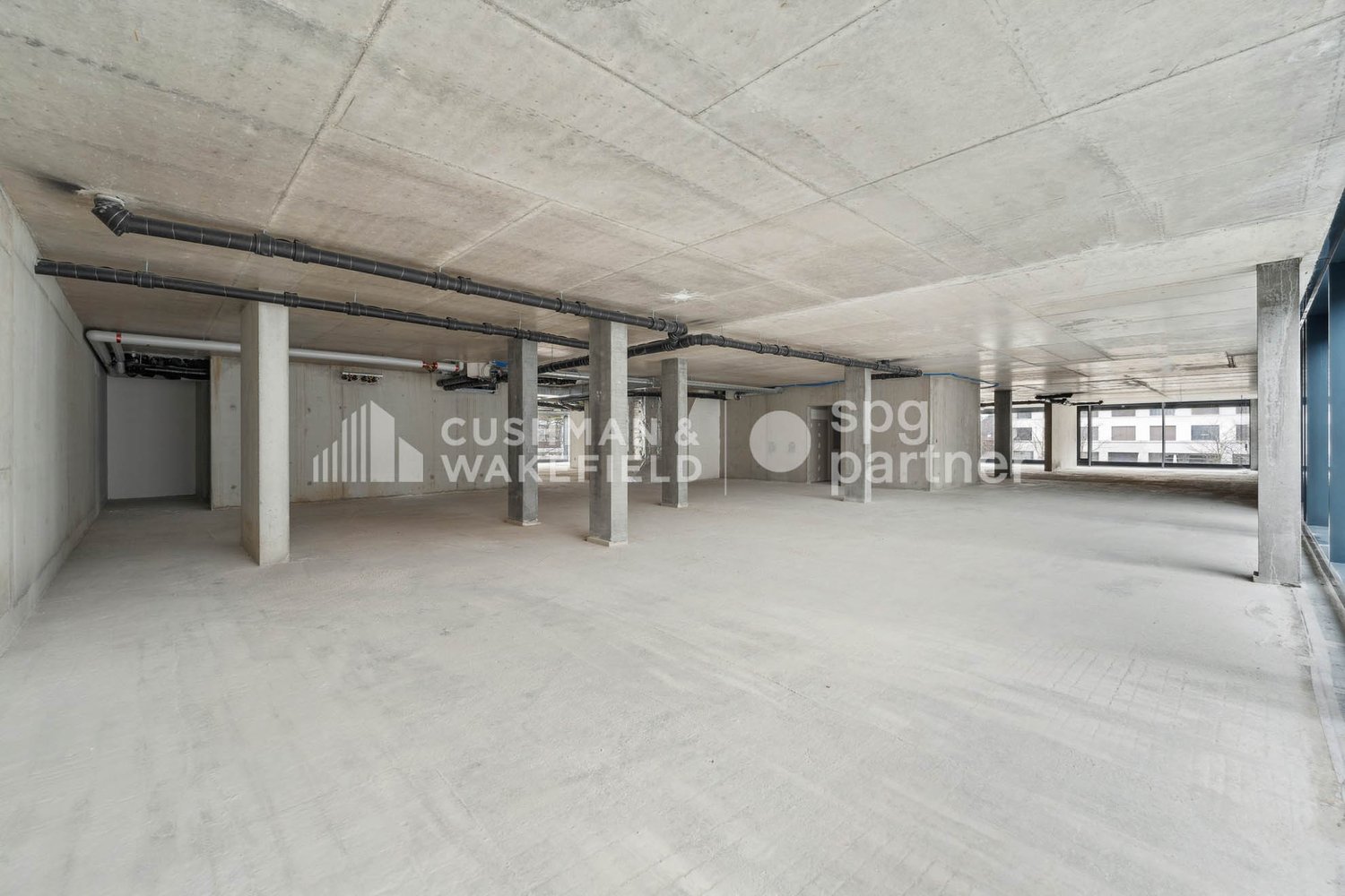 410m² office
