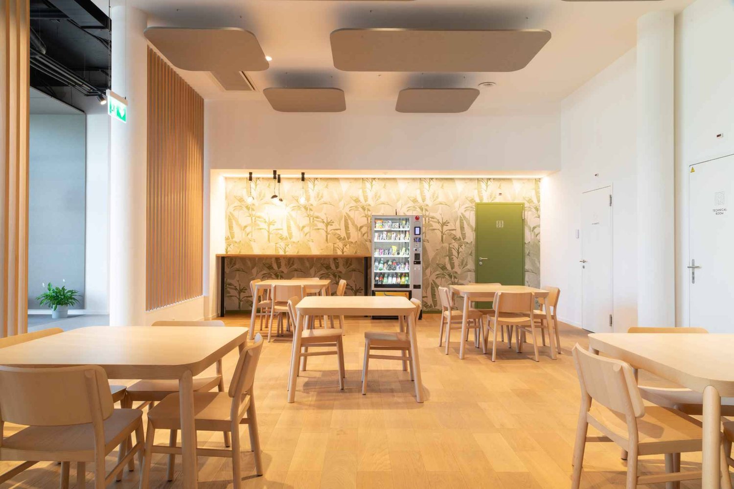 2051m² office, photo 10 of 10