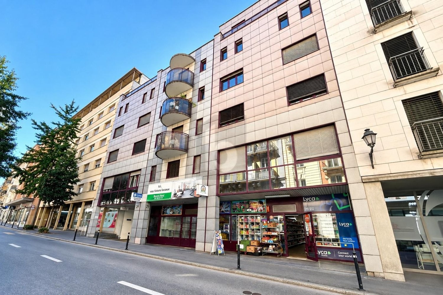 182m² shop, photo 1 of 4