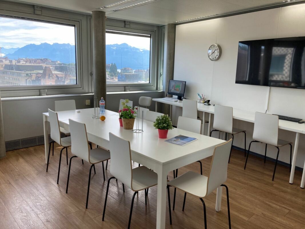 271m² office, photo 1 of 5