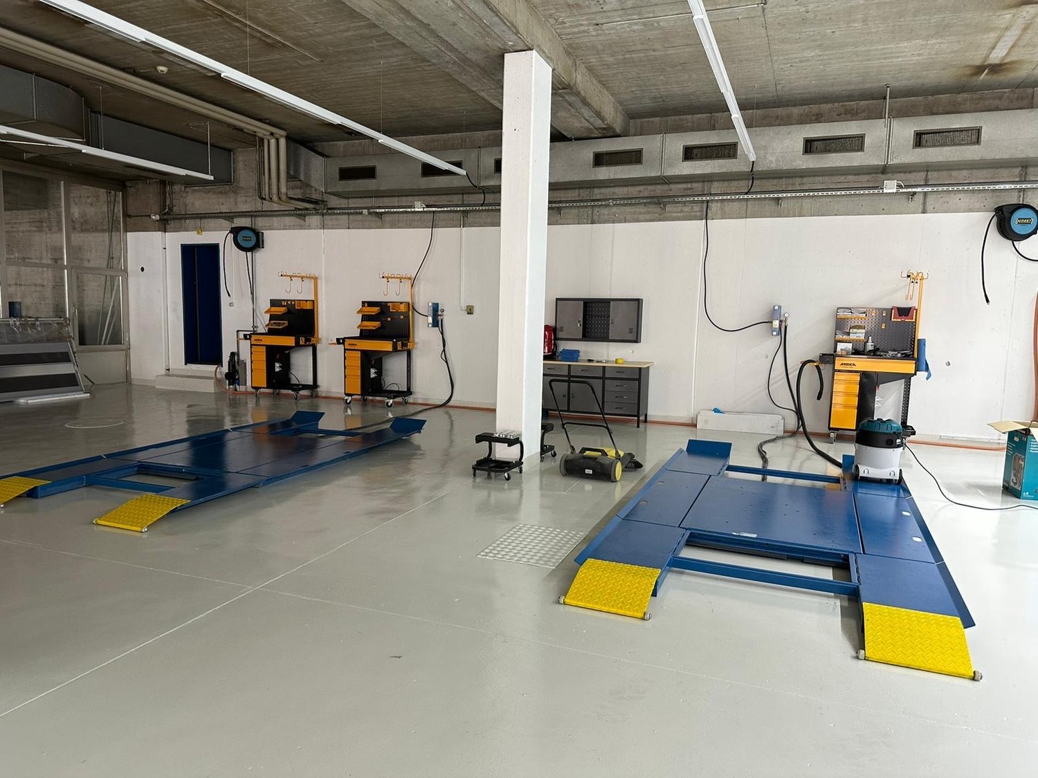 1200m² workshop, photo 2 of 4