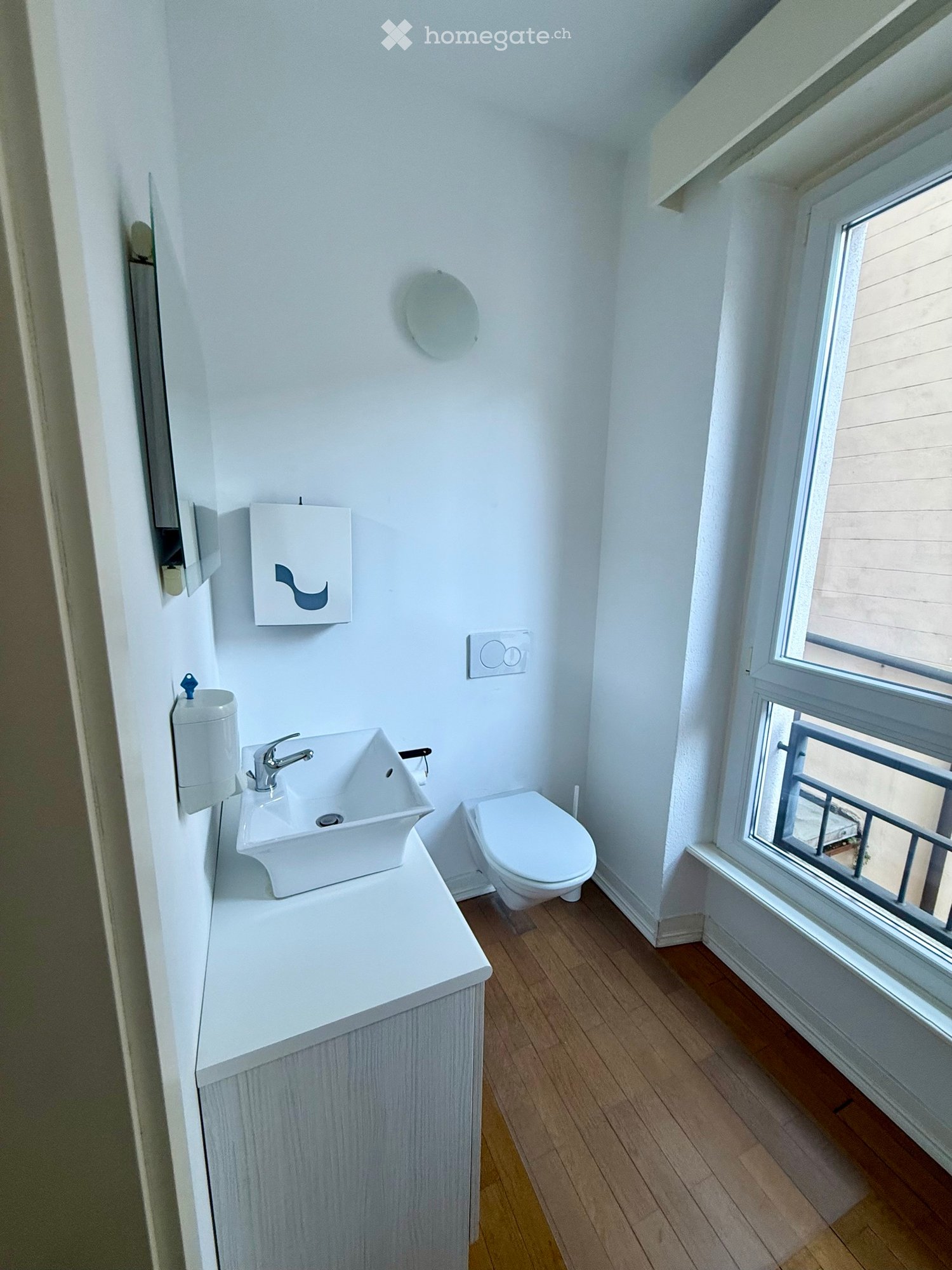 3 Zimmer zu vermieten im Herzen von Bellinzona – Ideal auch als Kosmetikstudio

In zentralster Lage in Bellinzona, nur 2 Gehminuten vom Bahnhof entfernt, vermieten wir eine helle 3-Zimmer-Wohnung im 1. Obergeschoss.

Aufgrund der strategischen Lage und der Raumaufteilung eignet sich die Immobilie be