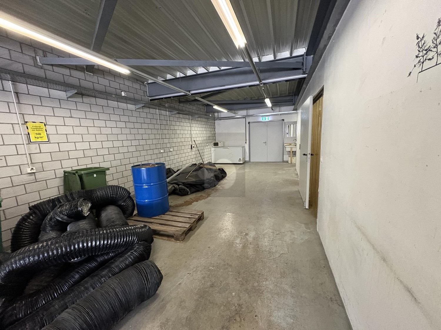 343m² industrial object, photo 4 of 4