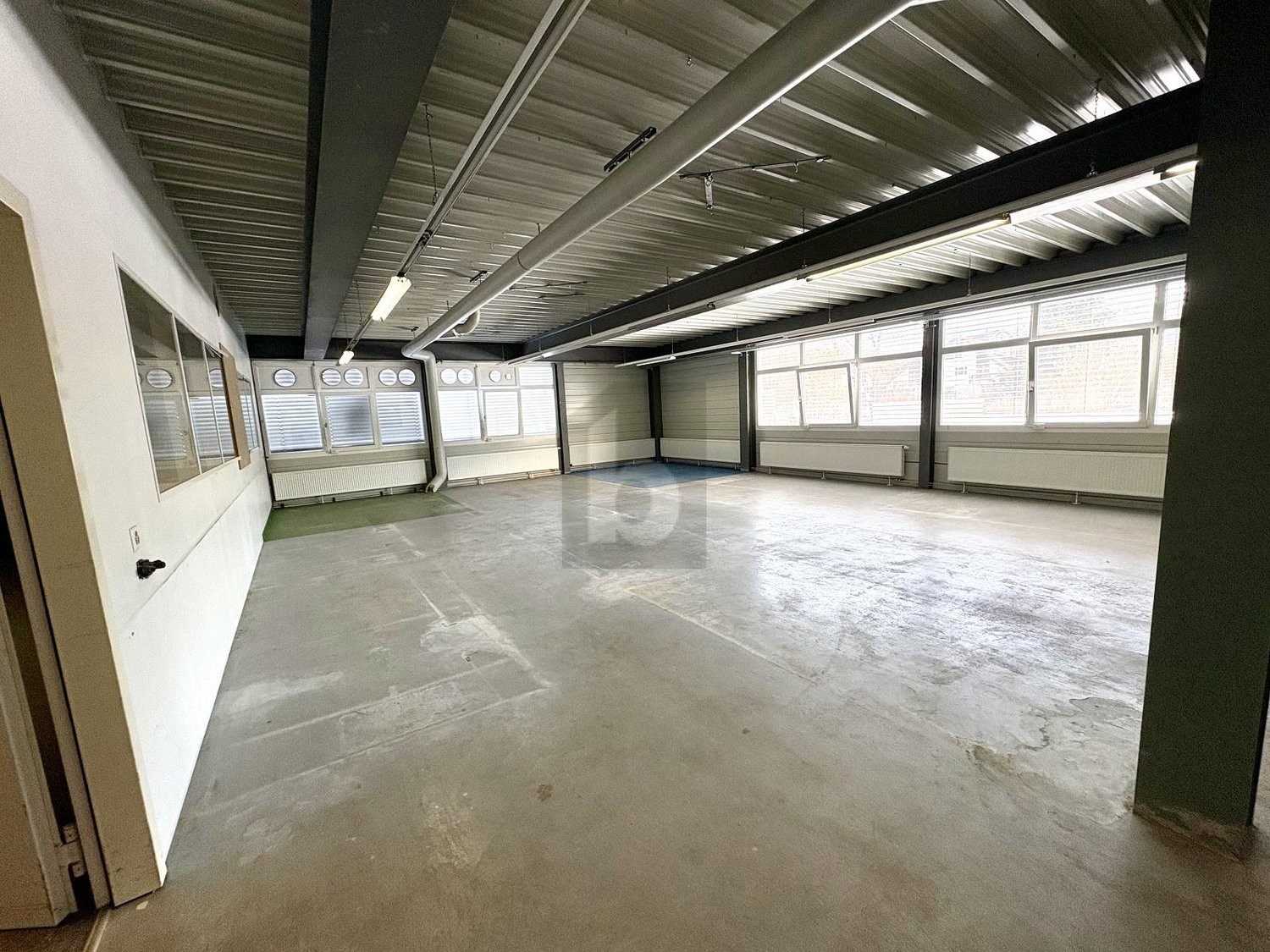 343m² industrial object, photo 1 of 4