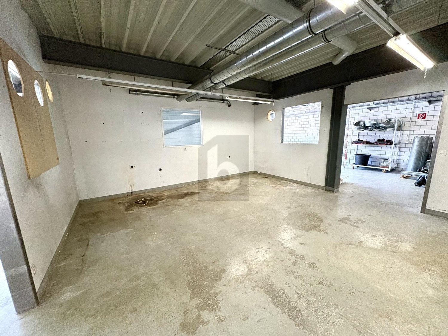343m² industrial object, photo 2 of 4