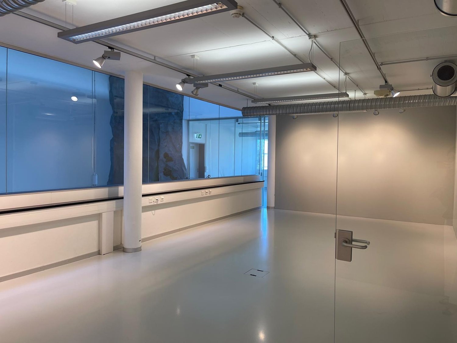 48m² office, photo 1 of 10