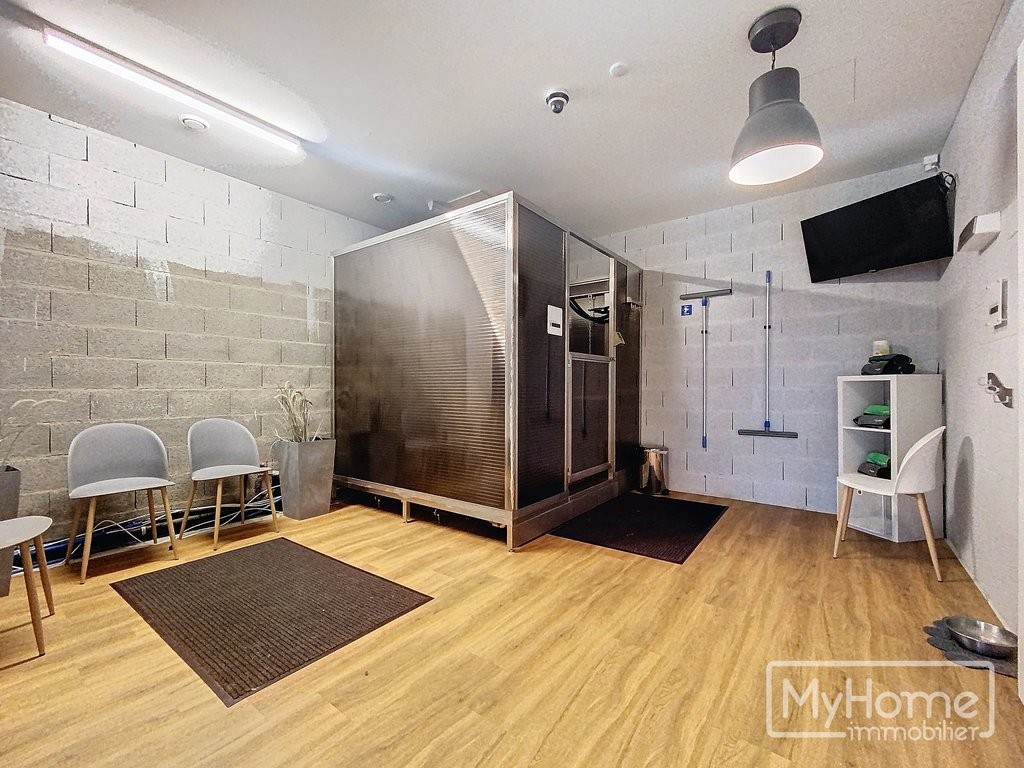 79m² shop, photo 2 sur 4