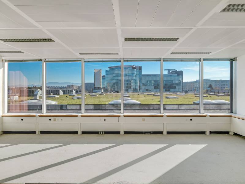 125m² office