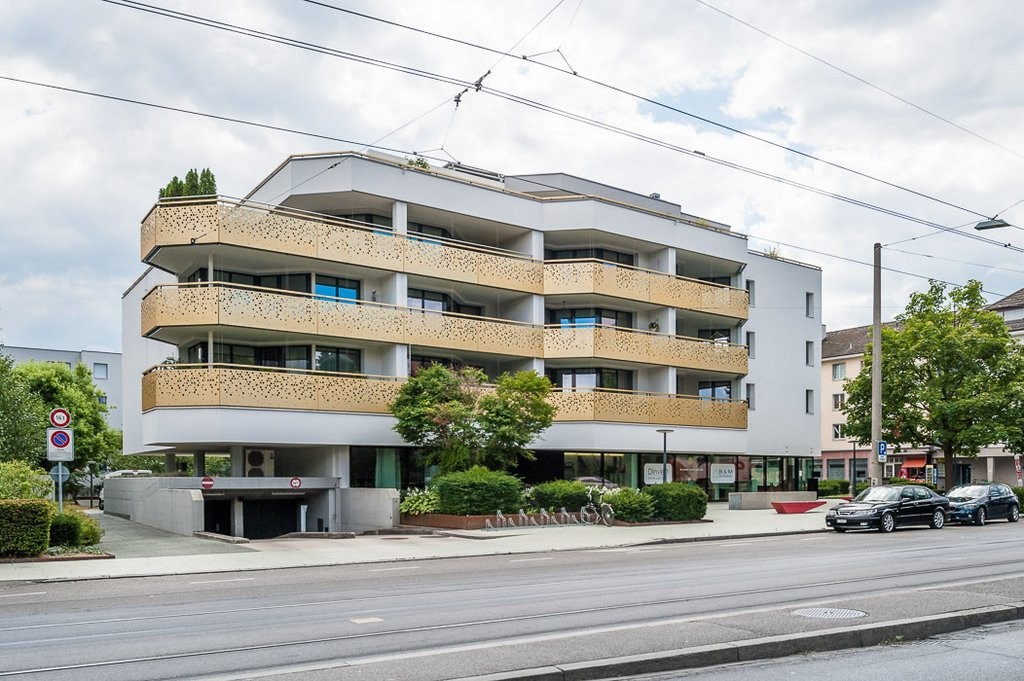 65m² commercial