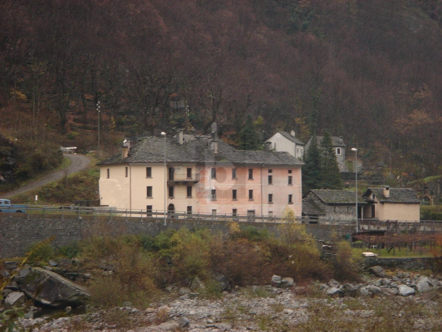 8 rooms single house