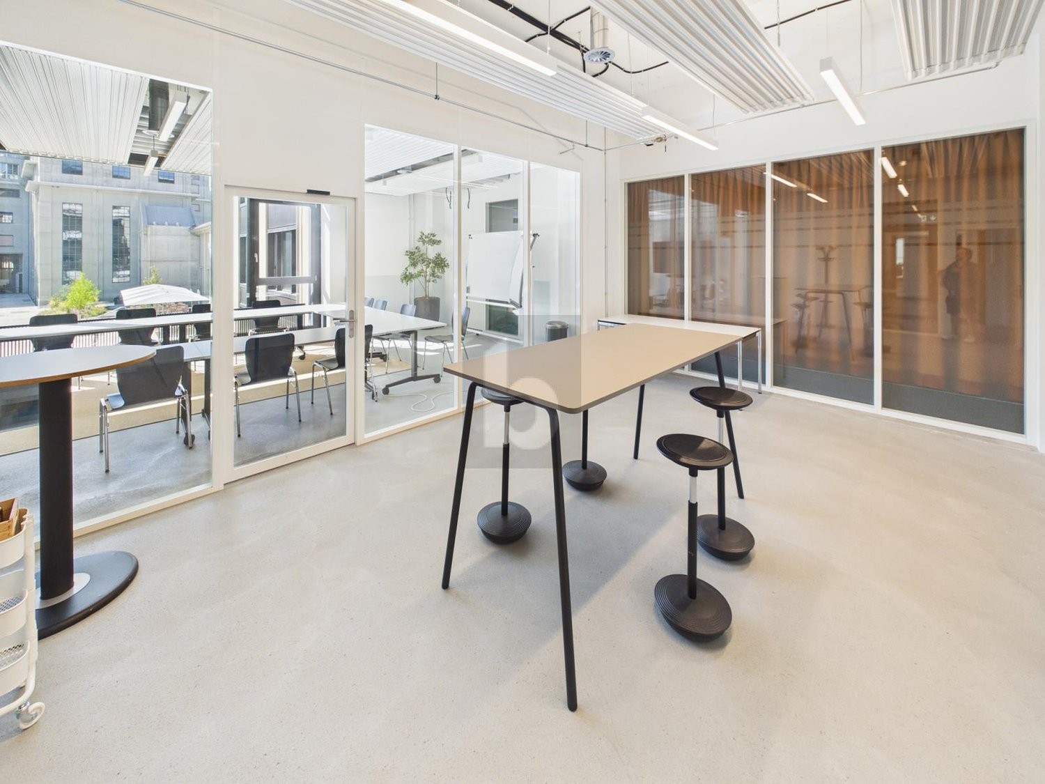 27m² office, photo 2 of 3