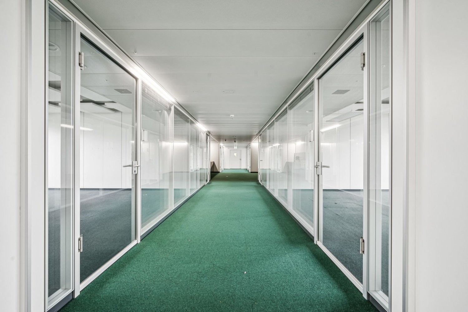 487m² office, photo 8 of 10