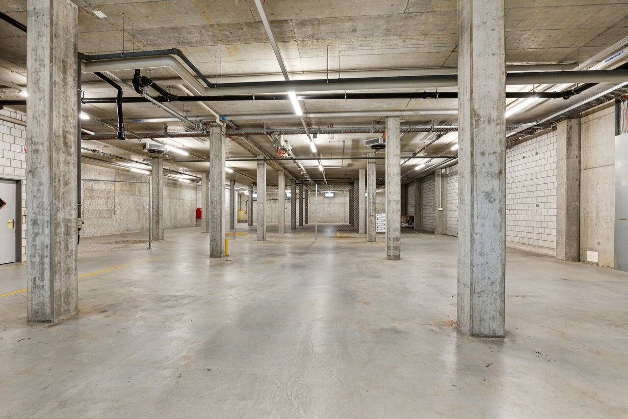 757m² storage room, photo 2 of 5