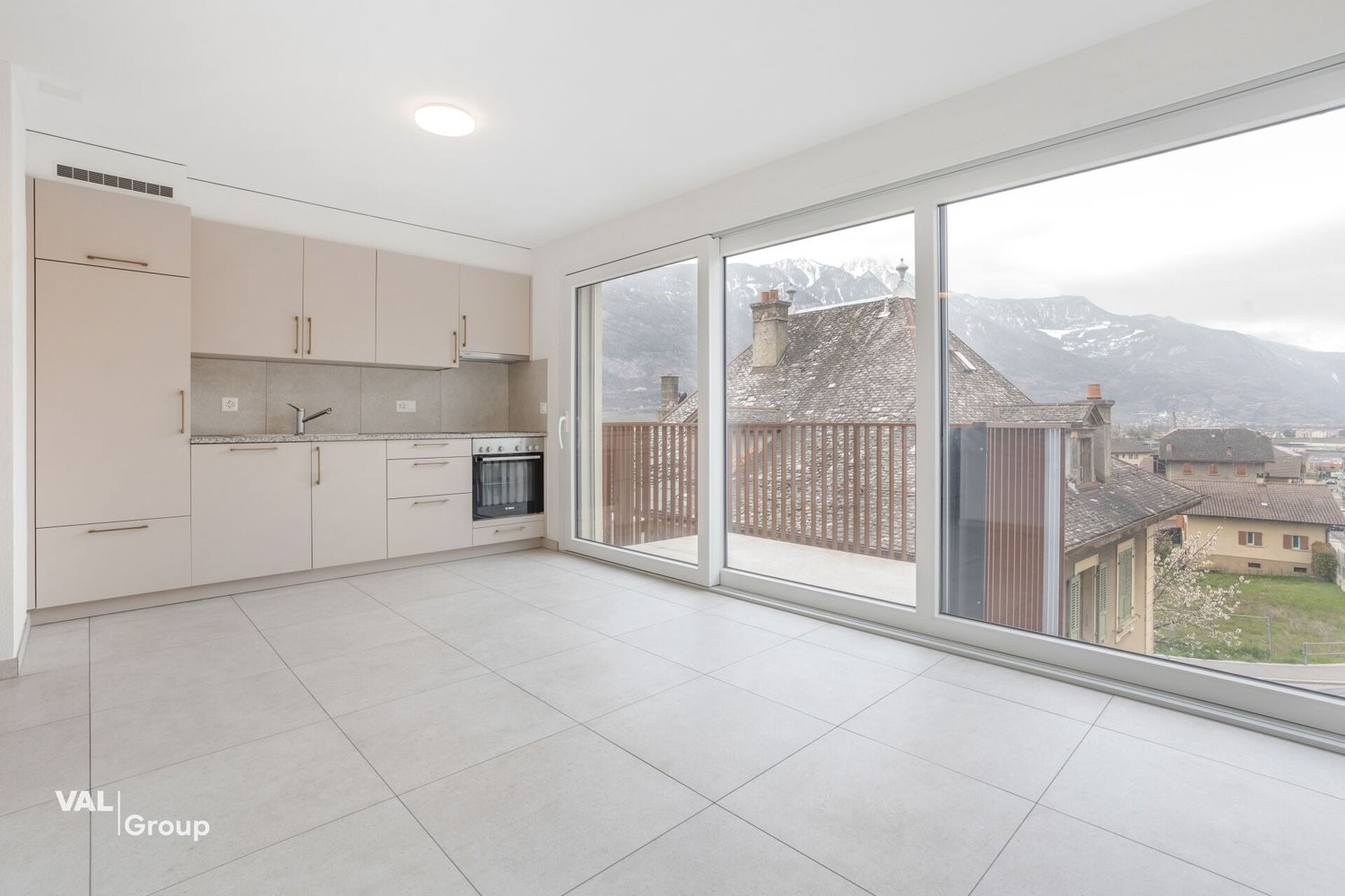 Multi family house, photo 9 of 10