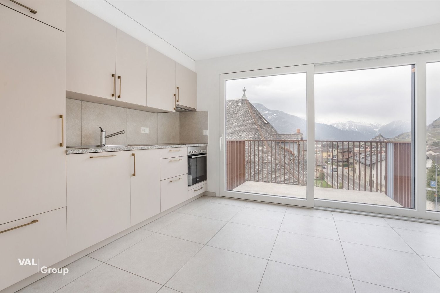 Multi family house, photo 7 of 10