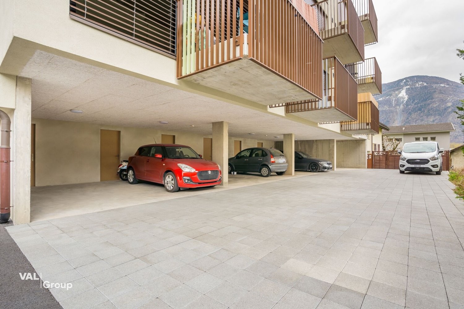 Multi family house, photo 6 of 10