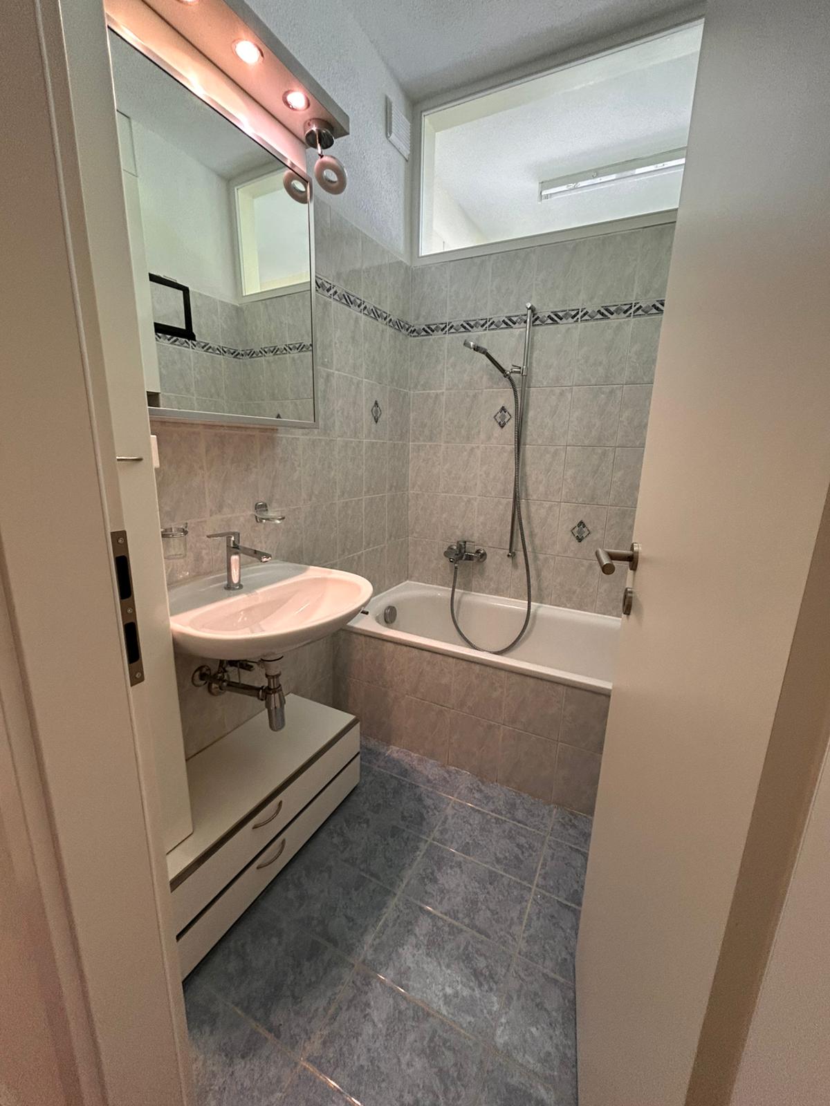 Möblierte 4 ½ Zimmer Wohnung