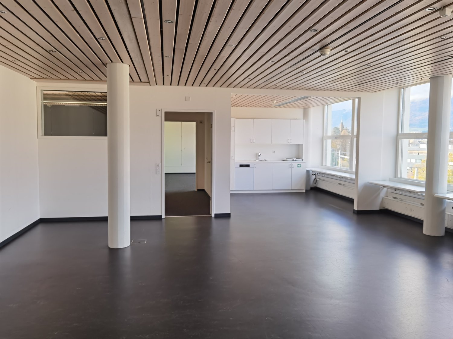 Office, photo 5 of 6