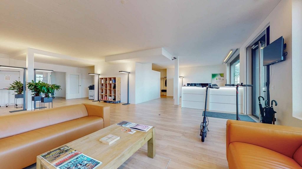 175m² shop, photo 3 of 10
