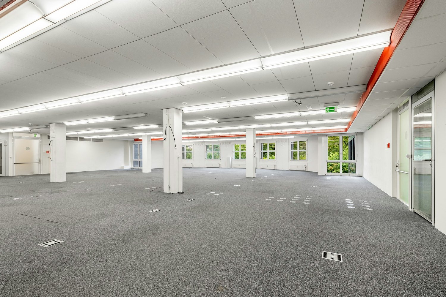 350m² commercial, photo 2 of 6