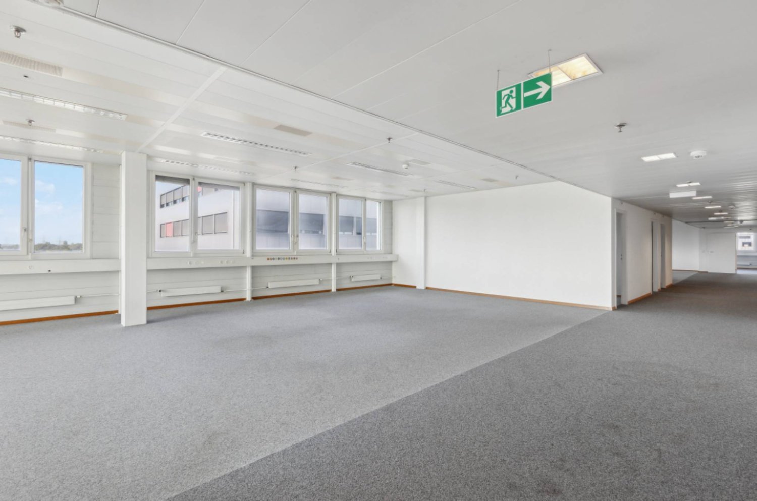 886m² office, photo 4 of 6