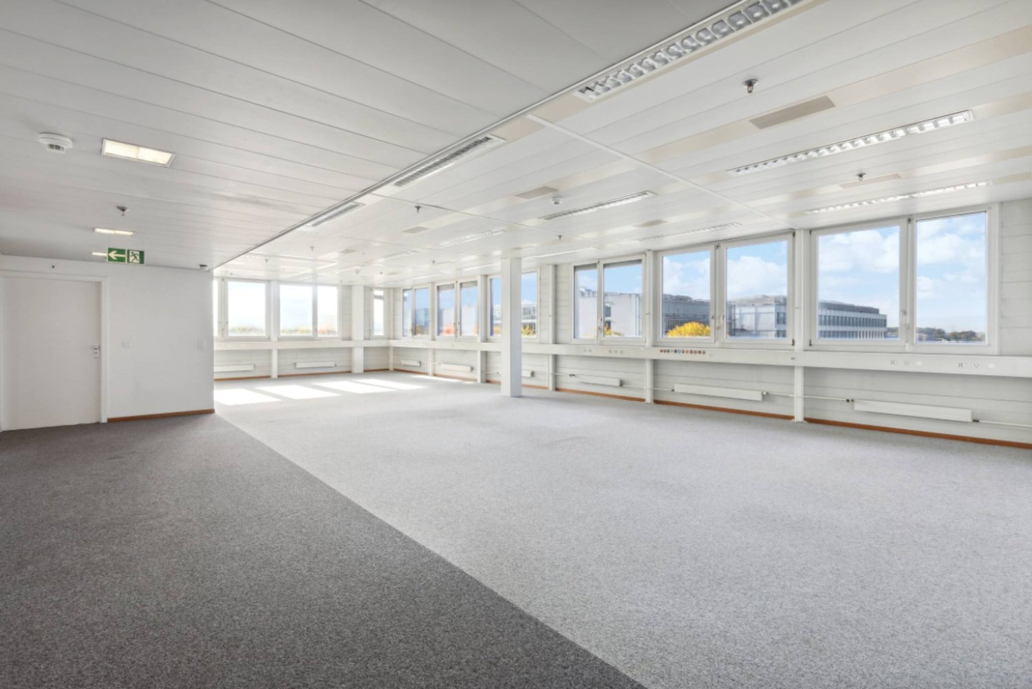 886m² office, photo 3 of 6
