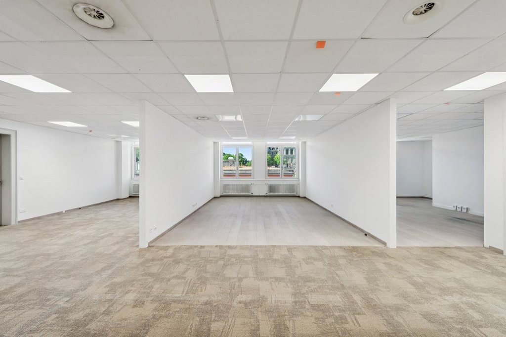 146m² office