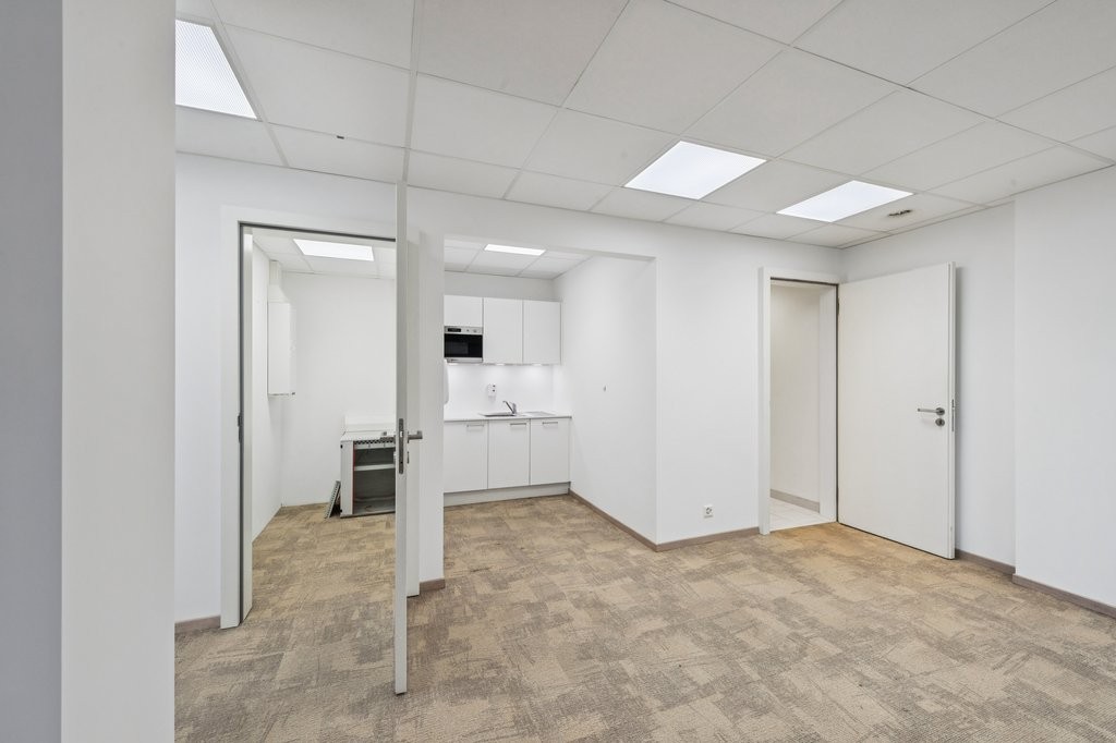 146m² office