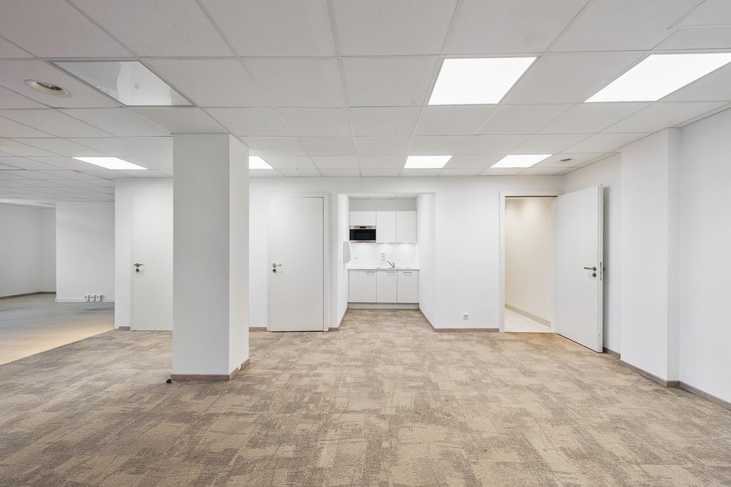 146m² office