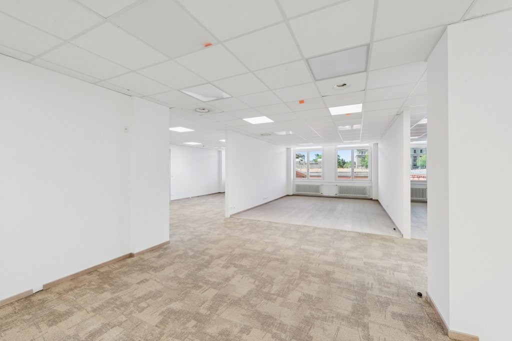 146m² office