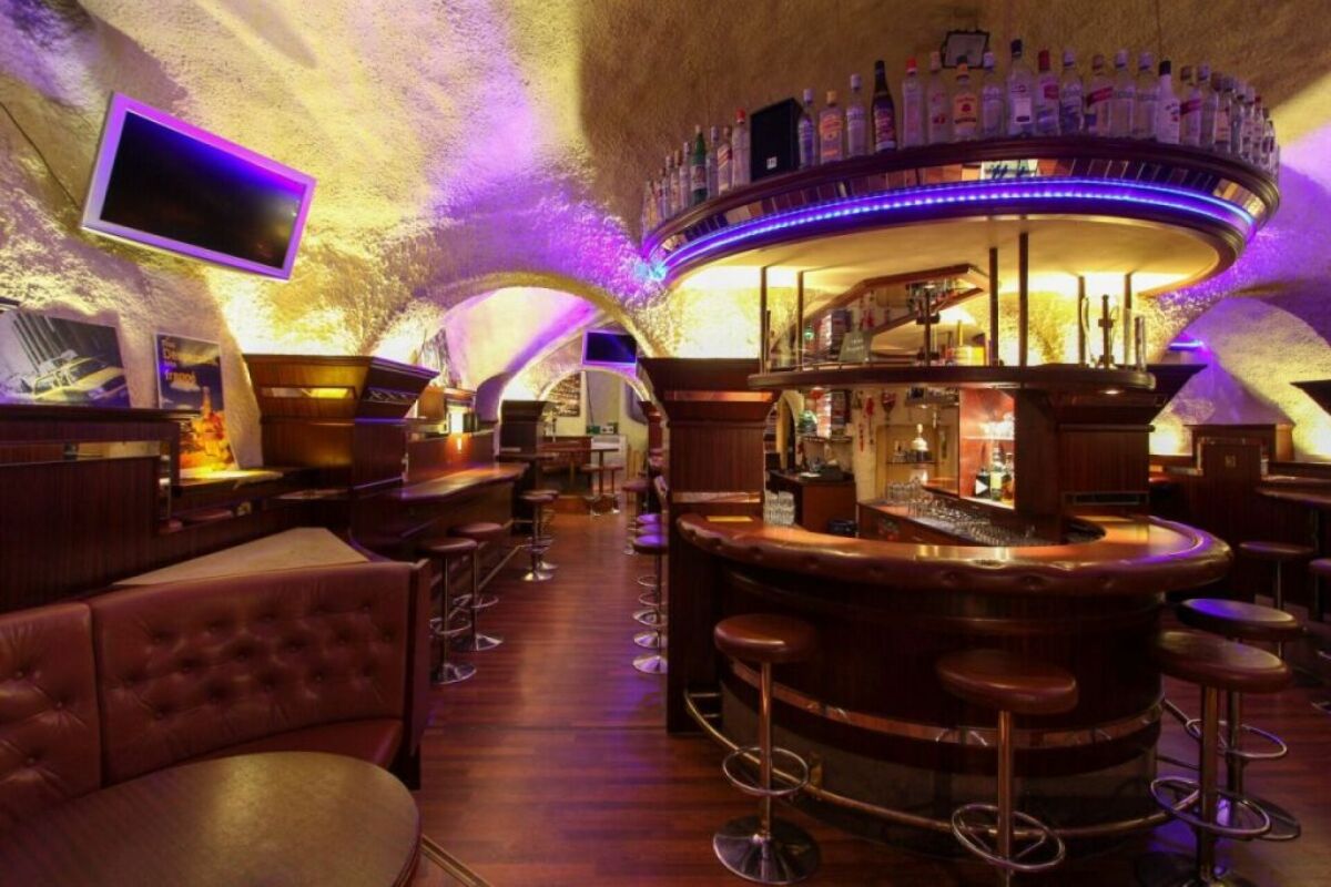 Pub, photo 2 of 6