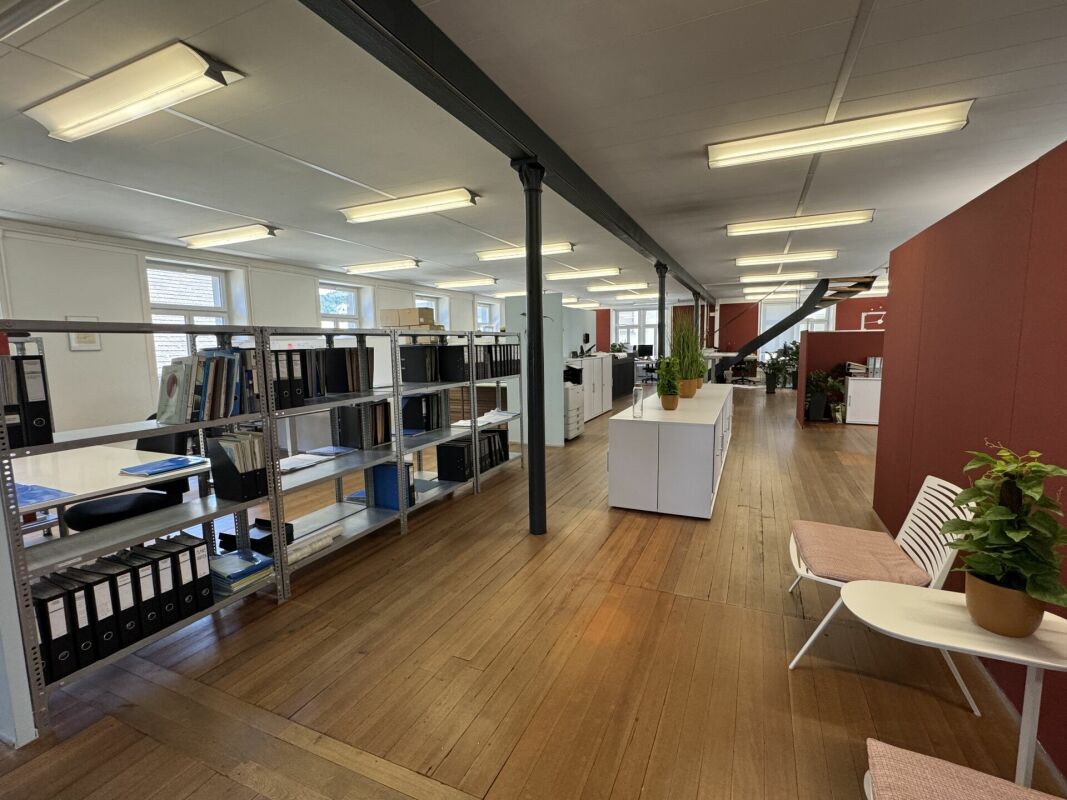 324m² commercial, photo 1 of 6