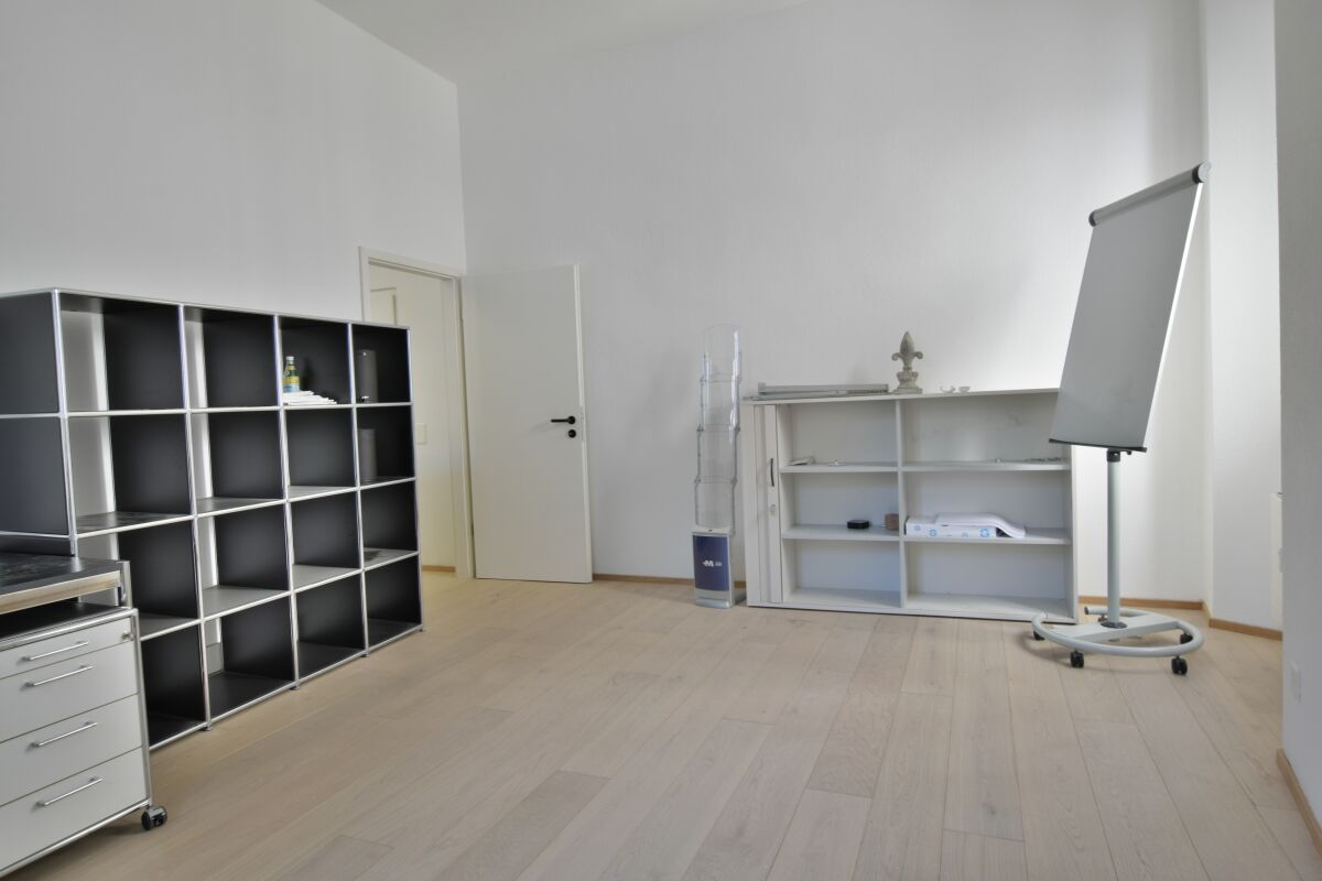 Office, photo 5 of 6