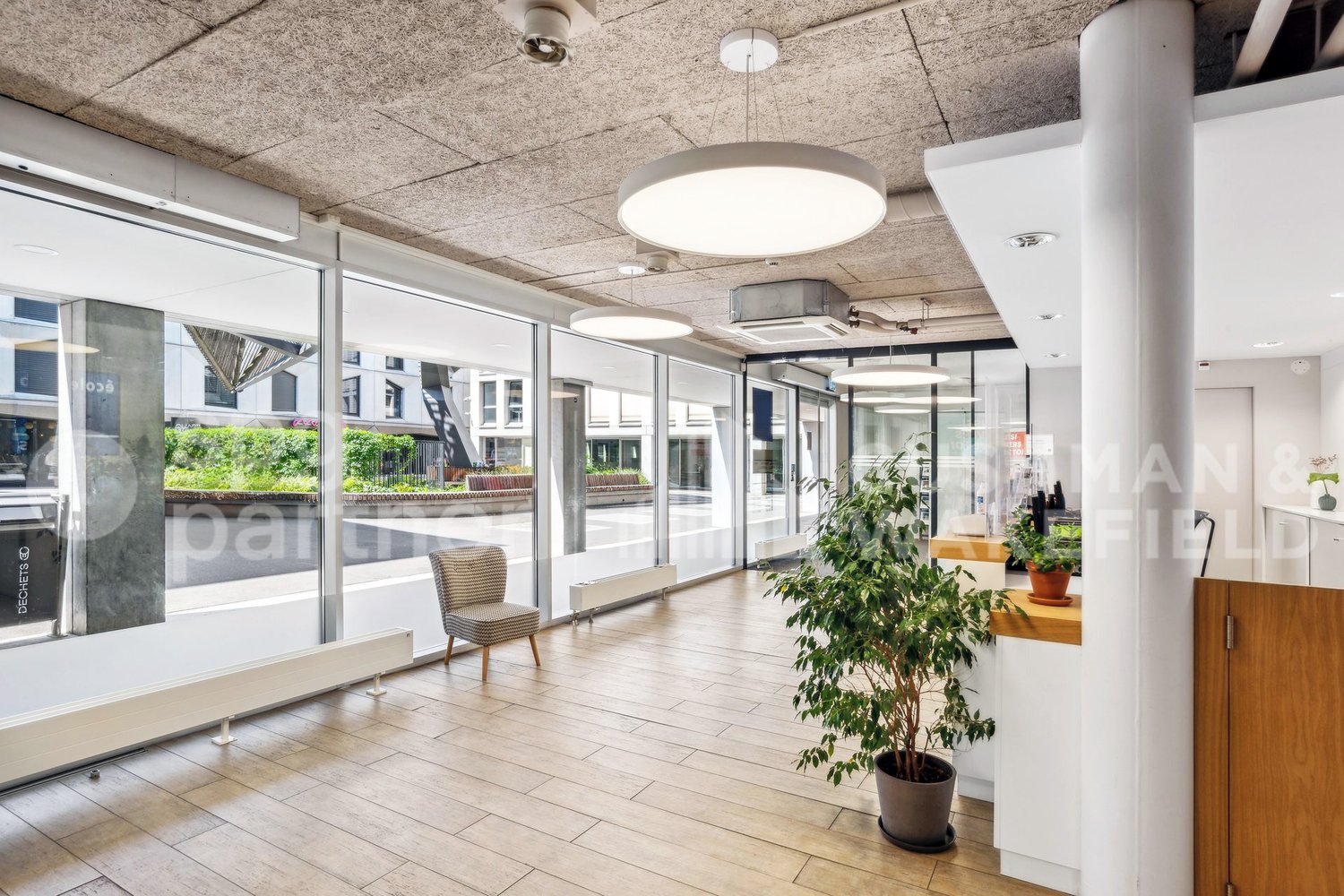 773m² commercial, photo 1 of 10