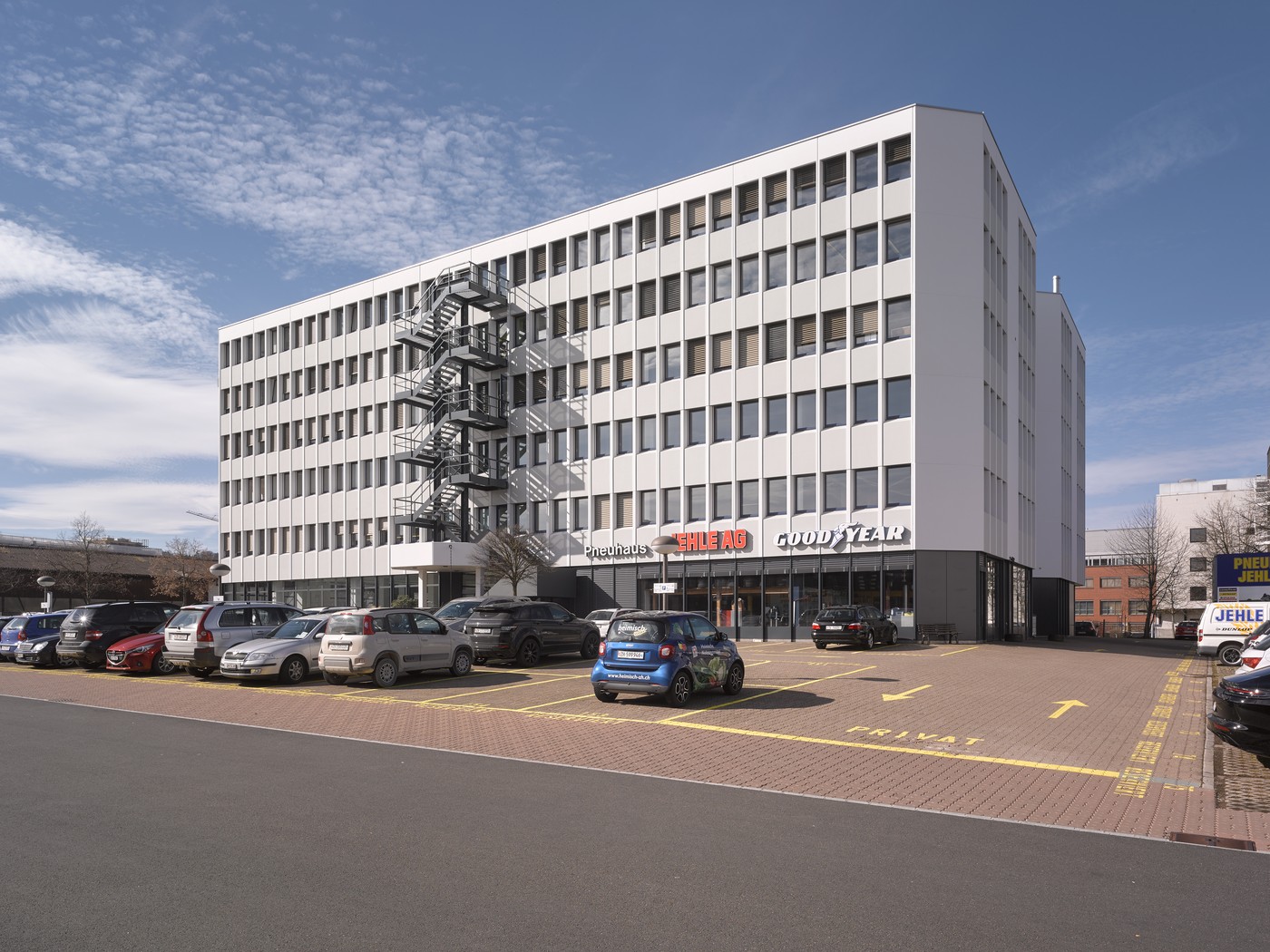 332m² office, photo 1 of 6