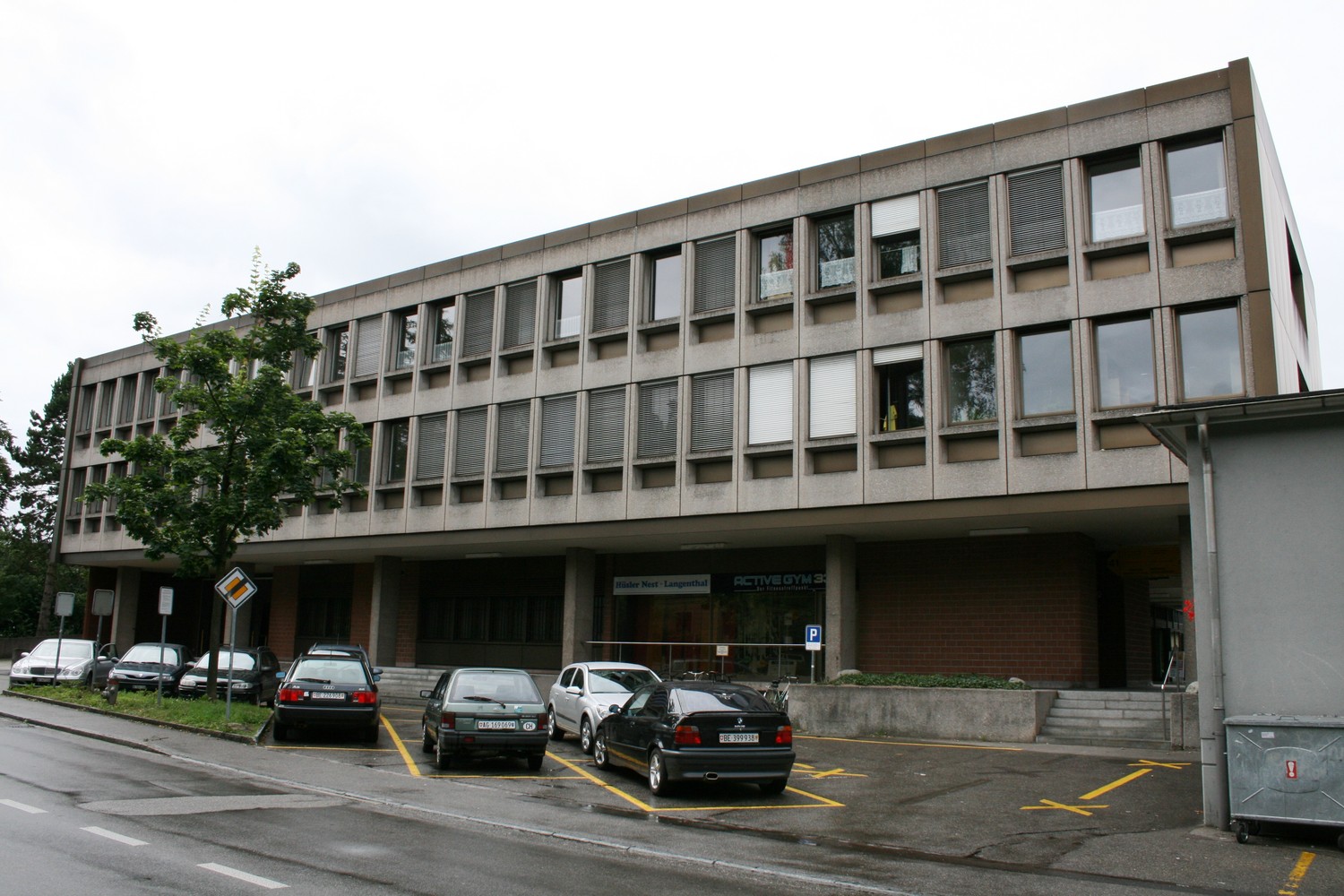 Commercial, foto 2 di 3