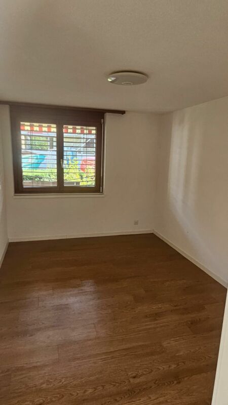 Quartier calme à Huttwil

Réalisez votre rêve d'un habitat de qualité ! Dans un emplacement très central et pourtant calme, nous louons un bel appartement de 5.5 pièces au rez-de-chaussée.

L'appartement dispose de :

- cuisine avec espace de vie complète
- salle de bain complète
- revêtements de so