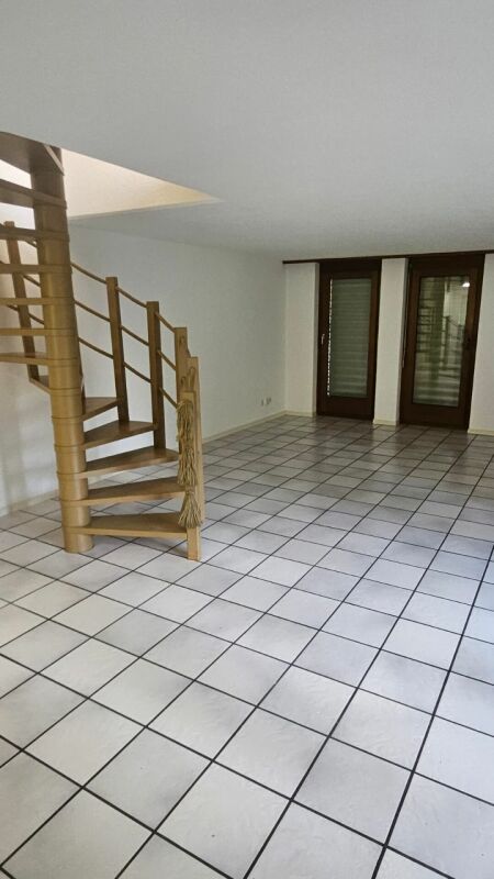 Quartier calme à Huttwil

Réalisez votre rêve d'un habitat de qualité ! Dans un emplacement très central et pourtant calme, nous louons un bel appartement de 5.5 pièces au rez-de-chaussée.

L'appartement dispose de :

- cuisine avec espace de vie complète
- salle de bain complète
- revêtements de so