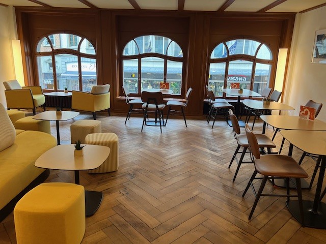 355m² coffeehouse, photo 5 of 9